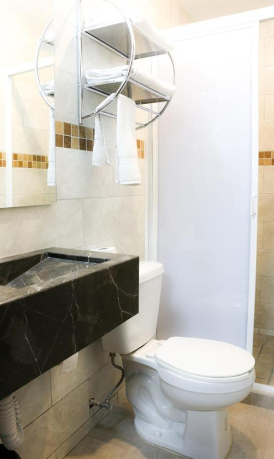 Suites Bajio Леон Екстериор снимка