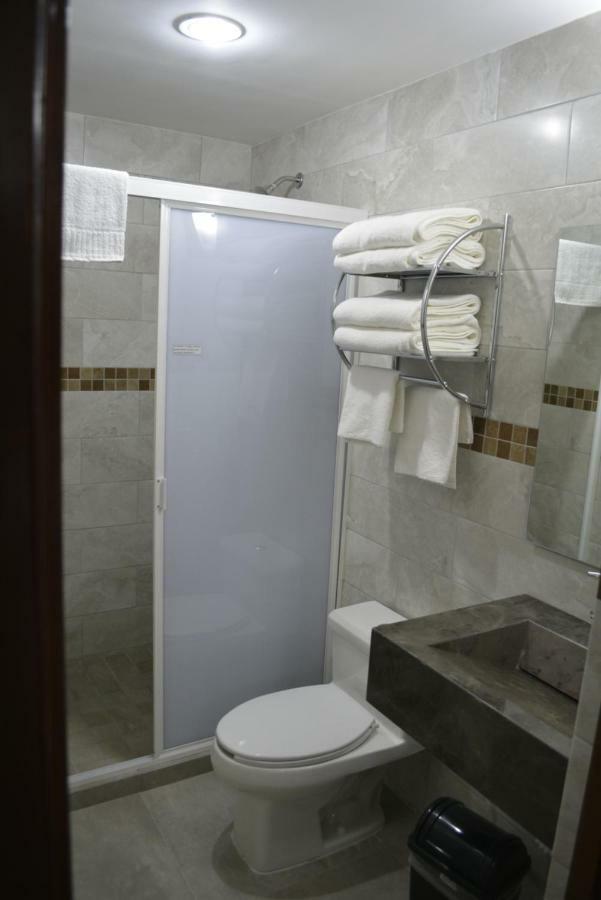Suites Bajio Леон Екстериор снимка